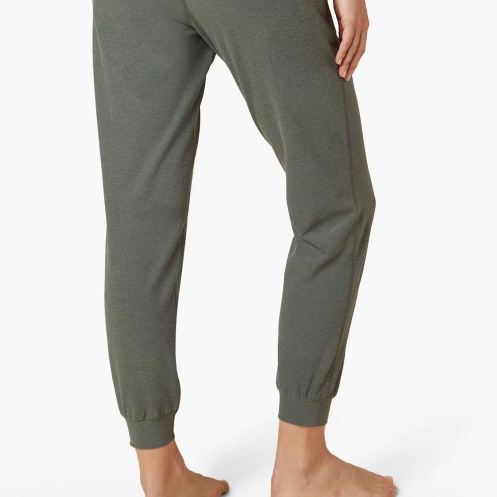 Beyond Yoga spacedye midi joggers